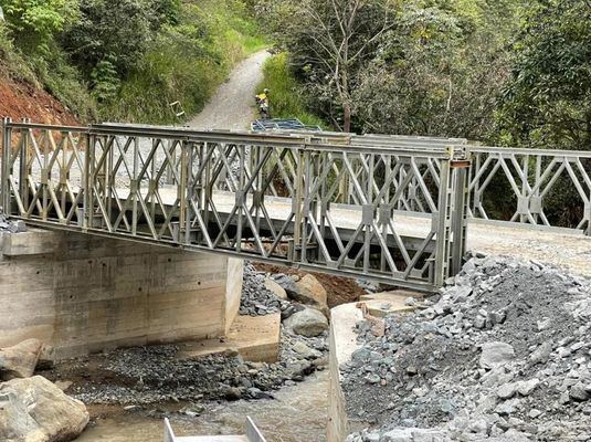 Ponte Bailey compatta e portatile che offre facile movimentazione e rapido montaggio per attraversamenti temporanei e supporto infrastrutturale
